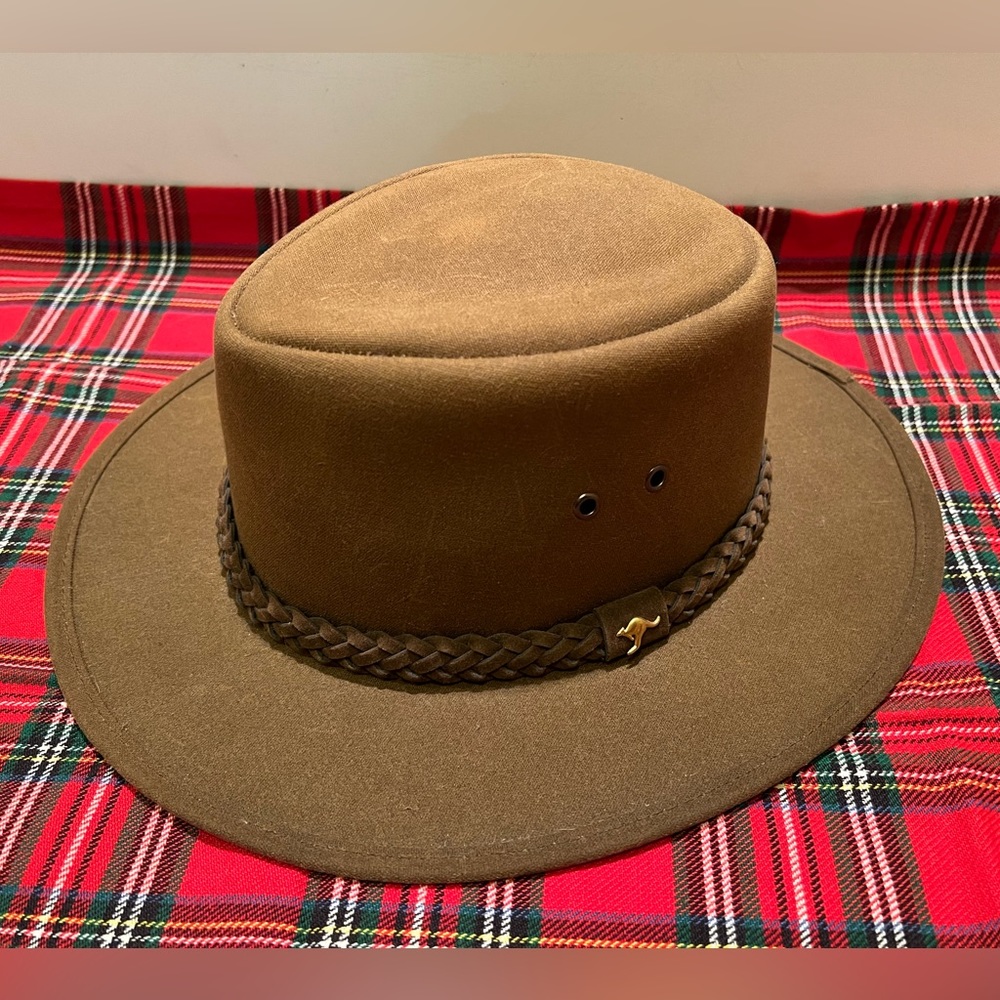 MEN’S P.G. FIELD HAT.